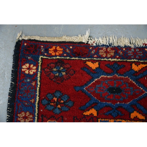 571 - A rug, 204 x 129cm