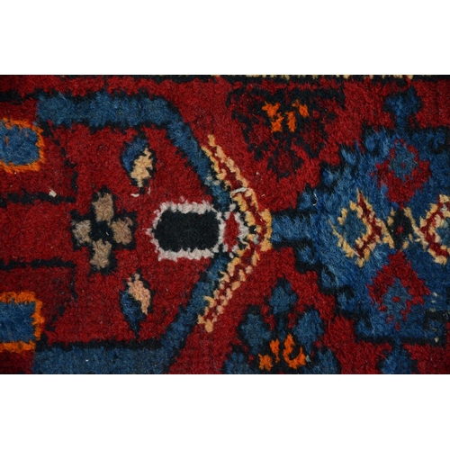 571 - A rug, 204 x 129cm