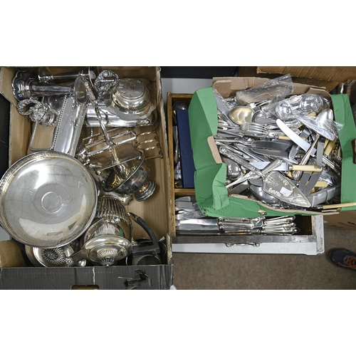 820 - Miscellaneous plated ware, including hollow ware, toast rack, flat ware, etc