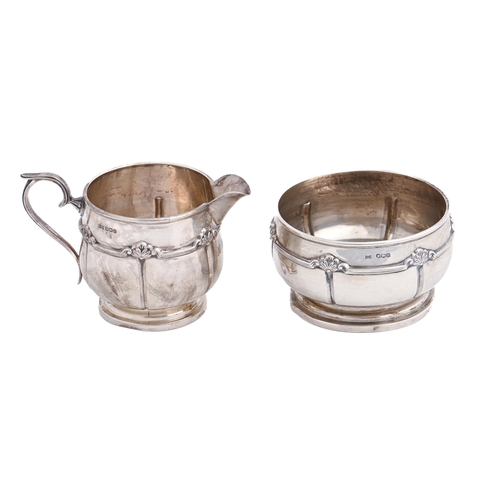 288 - A George V silver cream jug and sugar bowl, jug 75mm h, by Walker & Hall Ltd, Sheffield 1931, 10... 