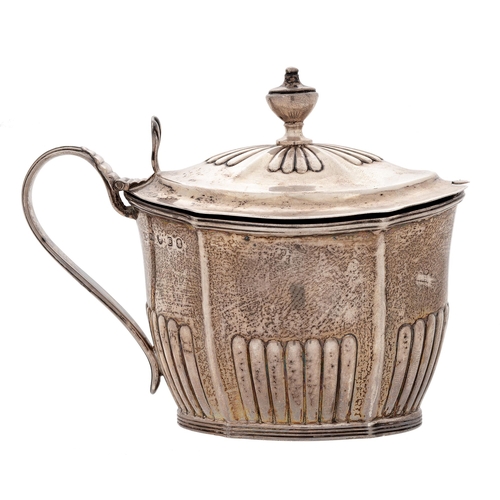 326 - A George III silver mustard pot, blue glass liner, 97mm h, by Daniel Pontifex, London 1798, 5ozs 10d... 