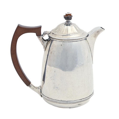 347 - A George V silver lidded  jug,  16.5cm h, by Barker Bros (Silver) Ltd, Birmingham 1933, 12... 