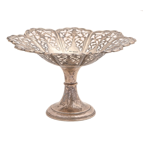 351 - A George V pierced silver fruit stand, 25.5cm diam, by James Edward Barry, Sheffield 1927, 13ozs 10d... 