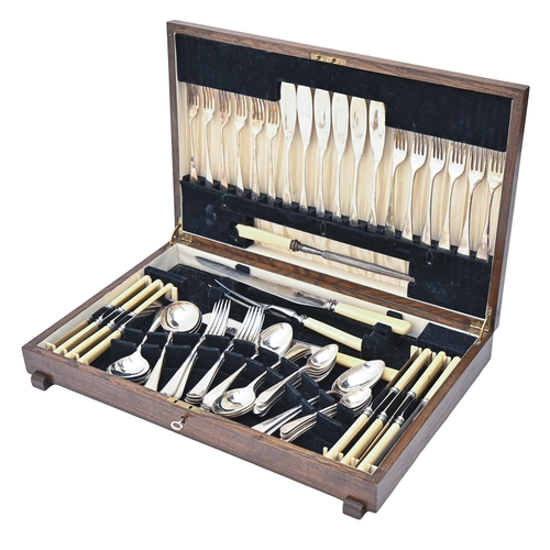 400 - A fitted oak canteen of EPNS cutlery