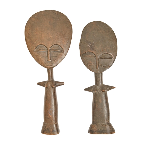 919 - Tribal art. Two Ashanti female doll figures, first half 20th c, with disc head and projecting arms, ... 