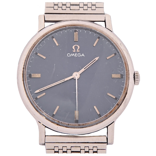 93 - An Omega stainless steel gentleman's wristwatch, with blue dial, 23mm diam