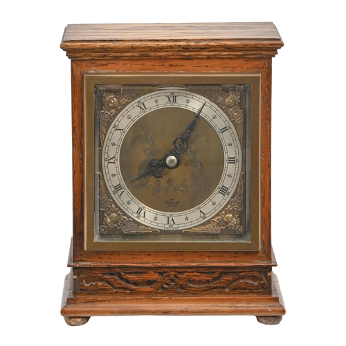 951 - An oak mantel timepiece, Elliott, England, second quarter 20th c, 17cm h