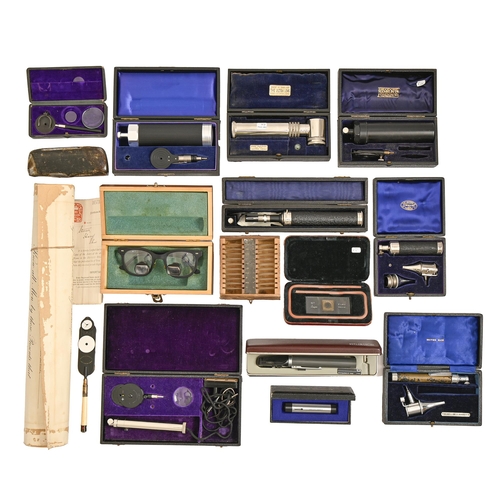 982 - Miscellaneous ophthalmoscopes, auriscopes and other medical and scientific instruments, first half 2... 