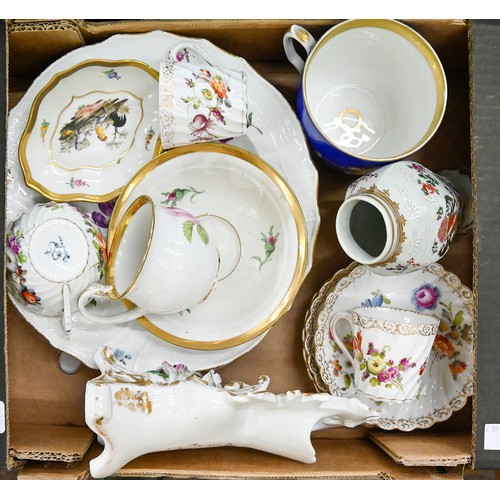 1401 - Miscellaneous Continental porcelain, early 19th - c1900, to include a Meissen neu Brandenstein mould... 