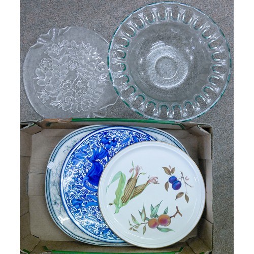 1449 - Miscellaneous glass and ceramics, including Victorian blue and white meat plate, Worcester Evesham p... 