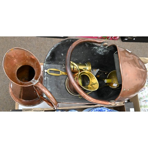 1409 - A Victorian copper coal scuttle and miscellaneous other metalware