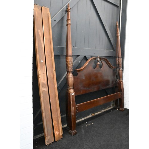 1480 - An early 20th c mahogany bed, with carved turned and reeded posts, 163cm w, posts 204cm h... 