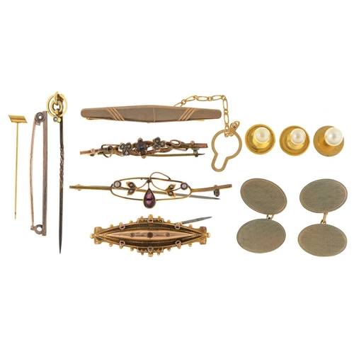 110 - Miscellaneous gold articles, to include a pair of 9ct gold cufflinks and shuttle shaped brooch marke... 