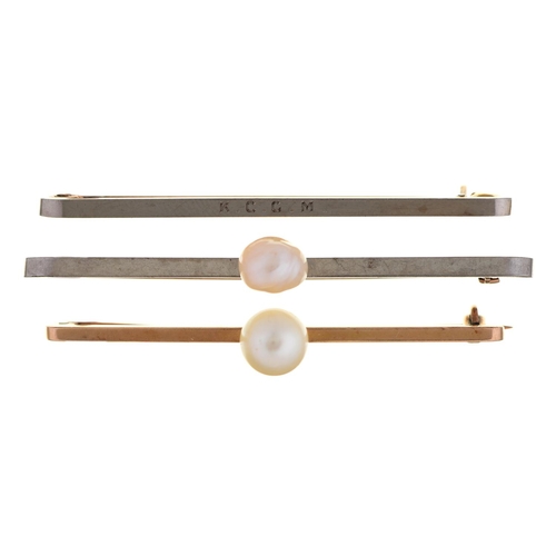 119 - Two cultured pearl bar brooches, in gold and another, early 20th c,  various lengths, unmarked,... 