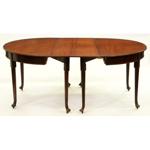 1338 - A mahogany dining table, early 20th c, on turned legs and pad feet with castors, 73cm h; 126 x 181cm... 