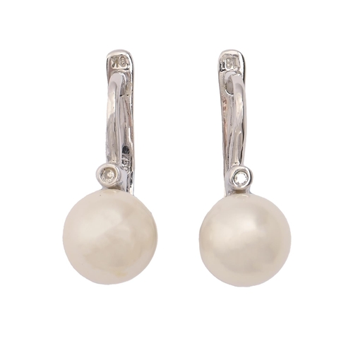 150 - A pair of cultured pearl earrings, in white gold, diameter of cultured pearl 8mm, marked 750, 4.6g... 