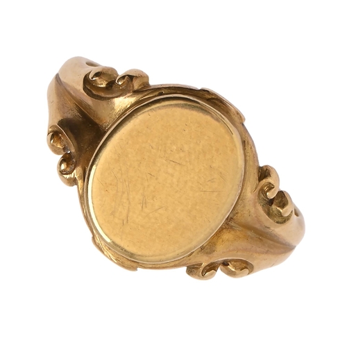 175 - An Edwardian 18ct gold signet ring, Chester 1908, 7g, size P