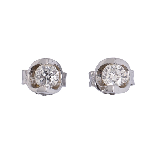 204 - A pair of diamond ear studs, in 18ct white gold, 4mm diam, 1.2g