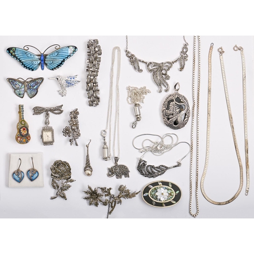 215 - Miscellaneous costume jewellery