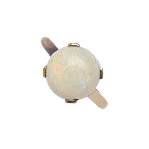 233 - An opal ring, in gold, 2.6g, size L