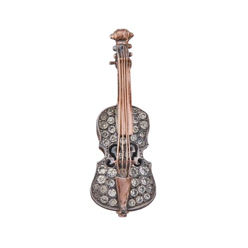 253 - A paste violin brooch, early 20th c, in silver and gold, 39mm, 5.1g