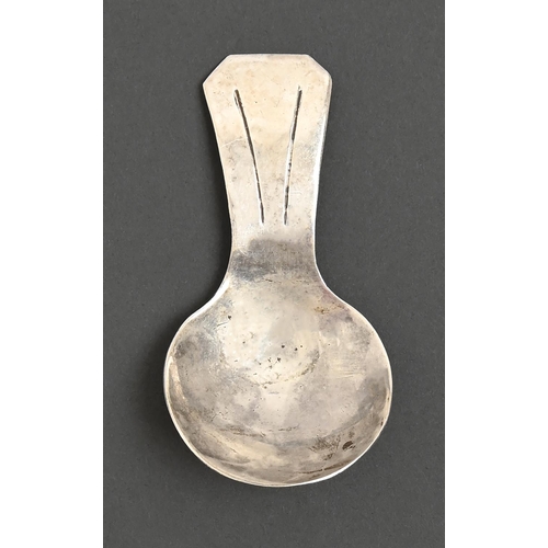 342 - Norman Poynton. An Arts & Crafts silver caddy spoon, 91mm l, maker's mark, London 1938, 17dwts... 