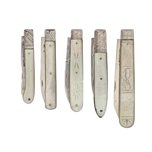 359 - Five silver fruit knives, with mother of pearl scales, early 19th c - Victorian, various lengths, by... 