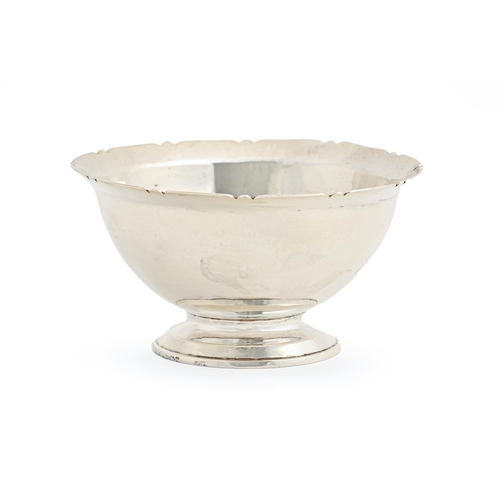 442 - An Elizabeth II silver bowl, with everted rim, 14cm diam, by Payne & Son, London 1966, 9ozs 8dwt... 