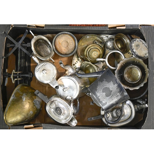 529 - Miscellaneous plated ware, to include Britannia metal and a cast iron weighing scale with brass pan... 