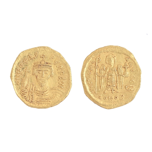 555 - Phocas, 602-610AD, Gold Solidus of Constantinople, 4.27gm, DNFOCASPFAPAVG / VICTORIAAVGGE, mm CONOB,... 