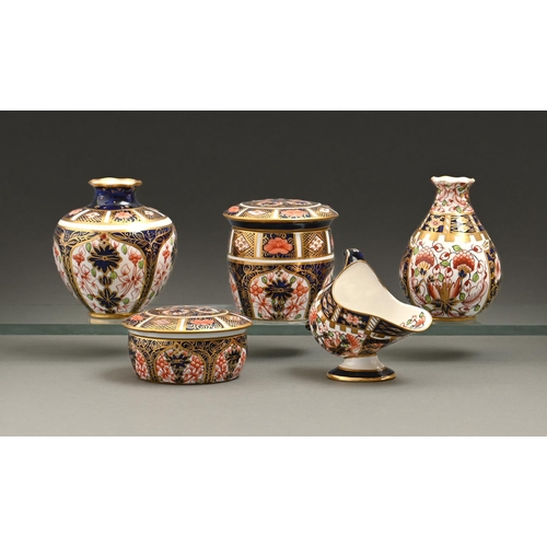 805 - Two Royal Crown Derby Imari pattern boxes and covers and a vase, 1922, 1923 and 198, vase 75mm ... 