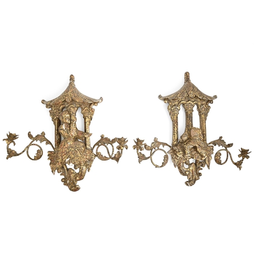 994 - A pair of gilt japanned and lacquered wood and metal chinoiserie wall lights, 20th c, in 18th c styl... 