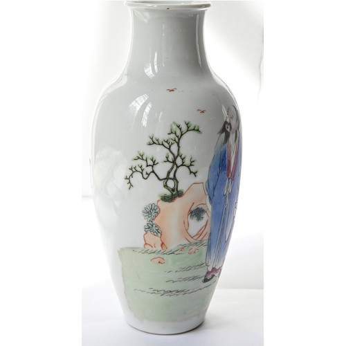 773 - A Chinese famille rose vase, third quarter 20th c , enamelled with a couple, 23cm, Qianlong mark... 