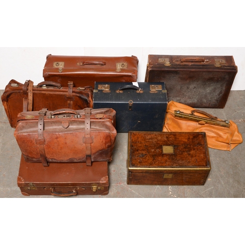 802 - Vintage luggage, early 20th c and later, including three suitcases, holdalls, various sizes, (8... 