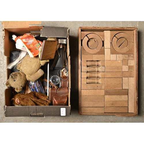 878 - Miscellaneous bygones, early 20th c and later, including children's building blocks, c. 1920, origin... 