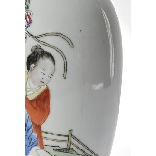 720 - A Chinese famille rose vase, third quarter 20th c , enamelled with a couple, 23cm, Qianlong mar... 