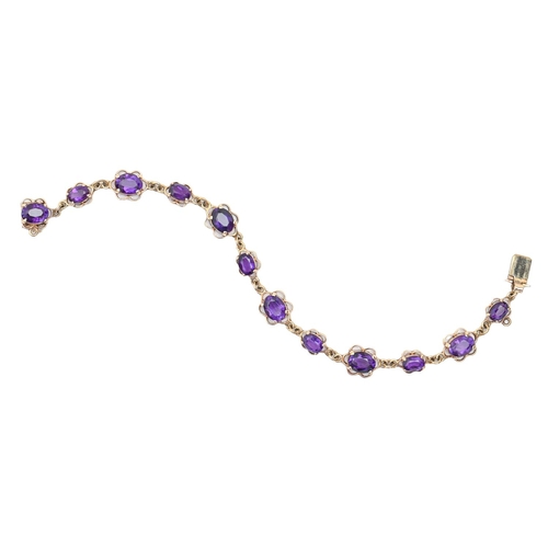 118 - An amethyst bracelet, in gold, 18.5cm l, unmarked, 11g