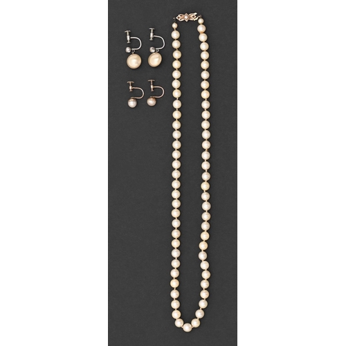 126 - A cultured pearl necklace, 44.5cm l, with 9ct gold clasp and two pairs of similar earrings (5)... 