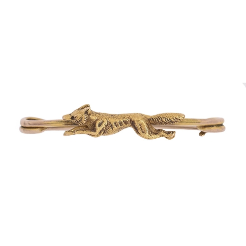 140 - A gold running fox brooch, early 20th c, the cast fox mounted on a gold safety pin, 43mm l, 4.7g... 