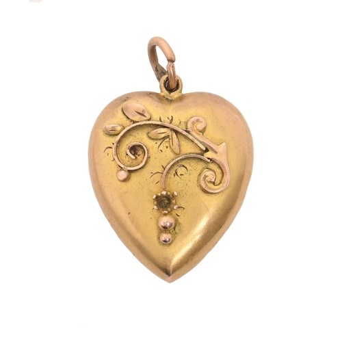 153 - An Edwardian heart shaped gold and filigree locket, damaged, Birmingham 1904, 1.5g