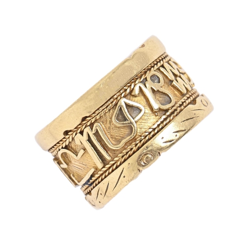 21 - An Ethiopian gold ring, the band with applied calligraphy, 8.5g, size L