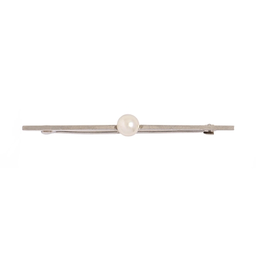 23 - A pearl bar brooch, in white gold, 54mm, marked 18c, 3.3g