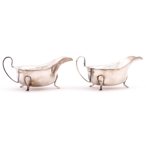 383 - A pair of George VI silver sauceboats, on three feet, 14.5cm l, by Sydney Hall & Co, Sheffield 1... 