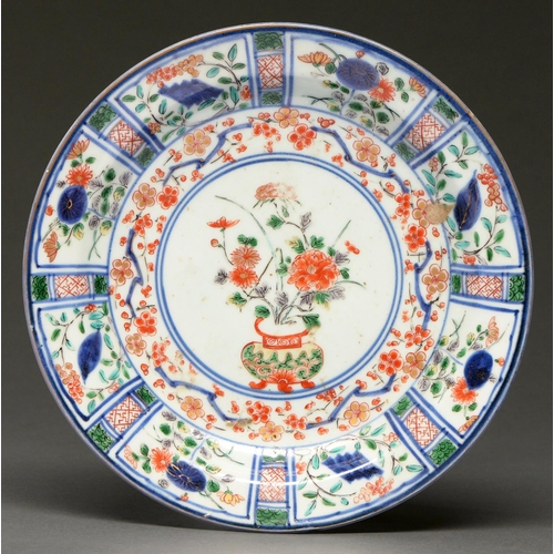 619 - A Japanese Imari dish, Edo period, 18th c, enamelled to the centre with a flower filled vessel in pr... 