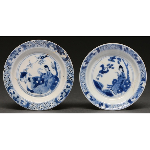 634 - A pair of Chinese miniature blue and white plates or dishes, Kangxi period, painted with the 'Jumpin... 