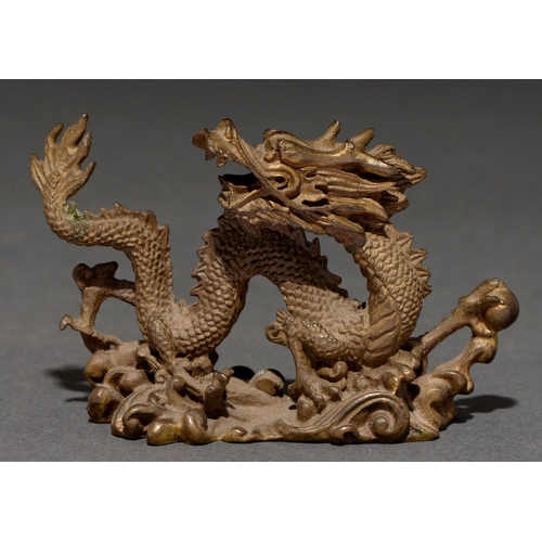 764 - A Chinese miniature bronze sculpture of a dragon, 20th c, 95mm l