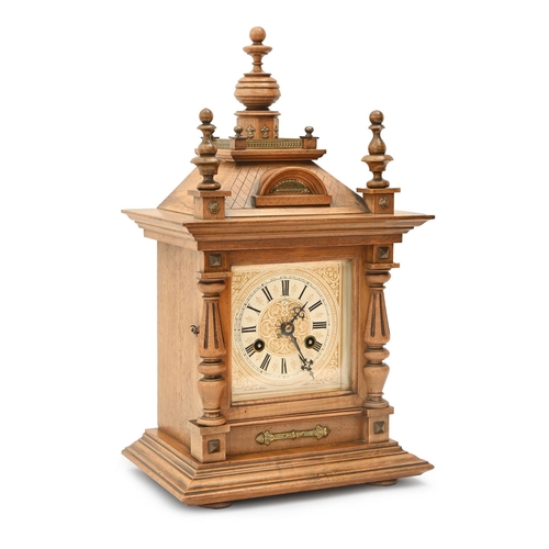 827 - A German walnut mantel clock, early 20th c, with Junghans gong striking movement, pendulum, 45cm h... 