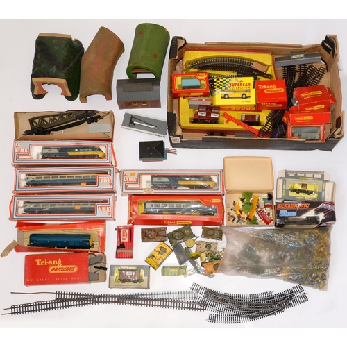 891 - Miscellaneous boxed Tri-ang Hornby locomotives, rolling stock and accessories, several unboxed items... 