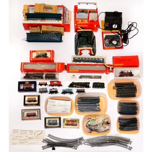 892 - A collection of Hornby Railways OO gauge locomotives, rolling stock, buildings and other items, boxe... 