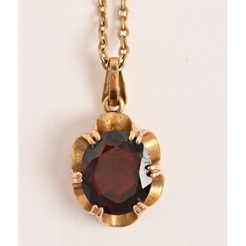 176 - A garnet pendant, in 9ct gold, 12mm, on gold necklet, 6.3g